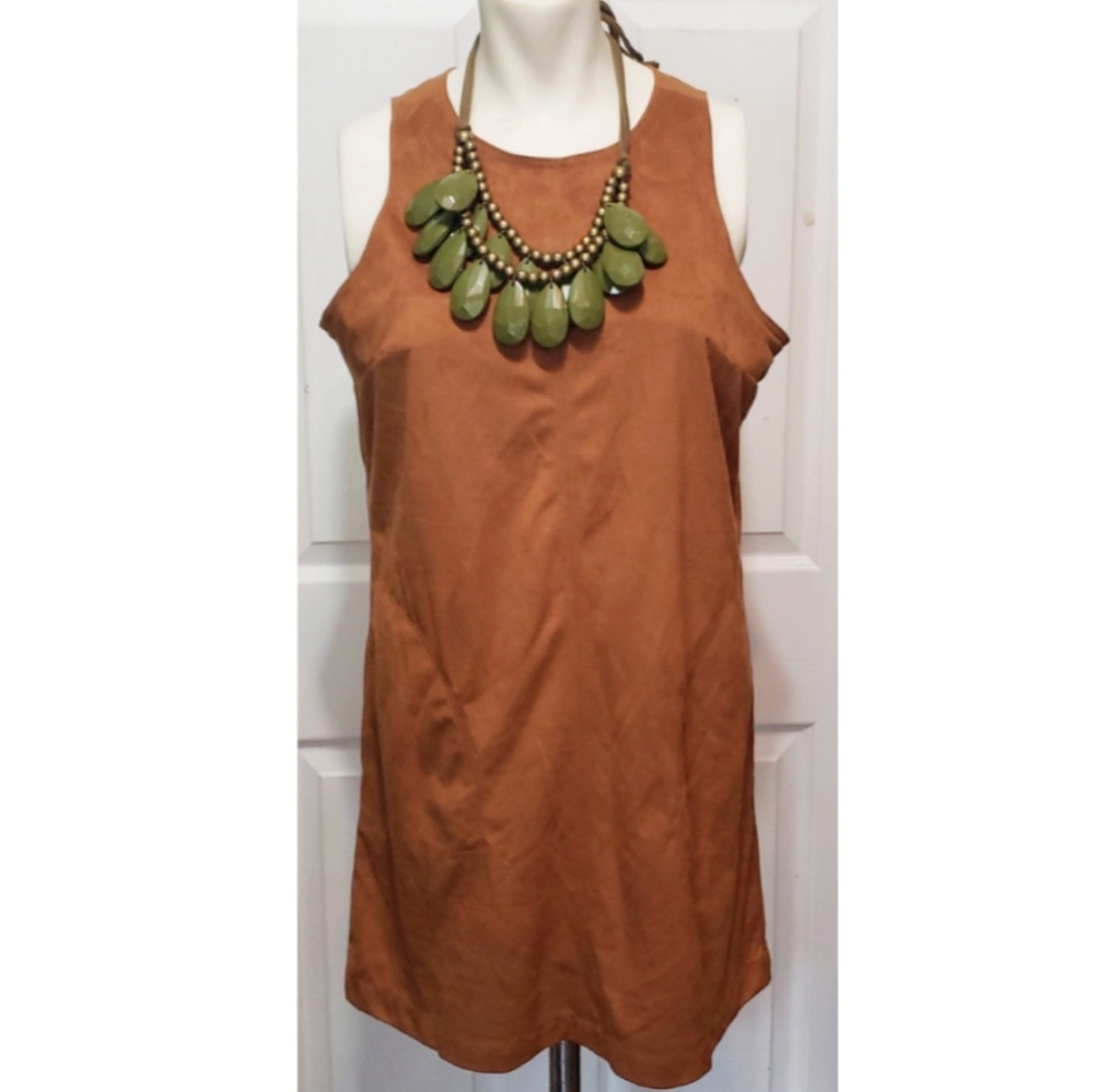 Sadie Robertson sucede mini Brown dress